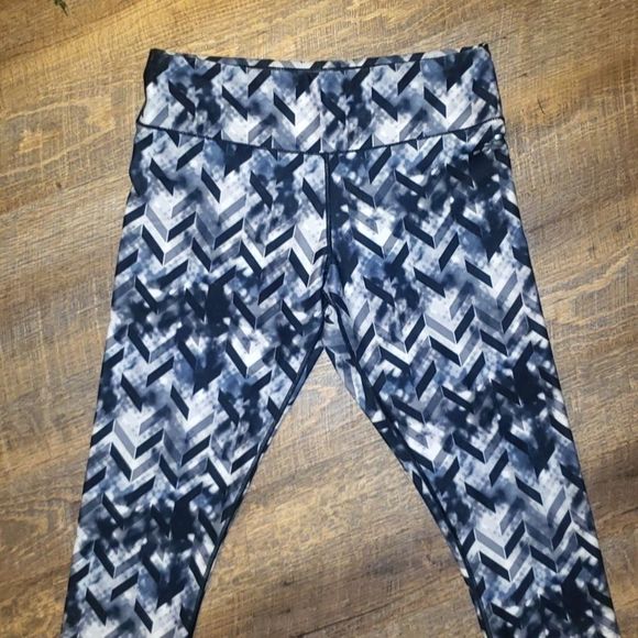 bcg Yoga Capris with Geometric Print - Picture 12 of 12